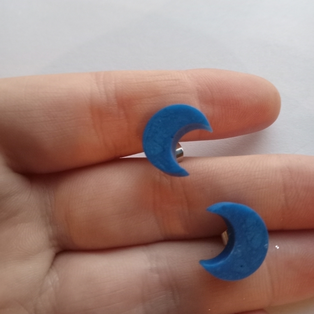 5/$25 Blue resin moon stud earrings
